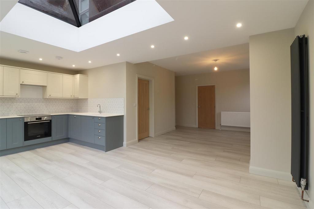Open Plan 'L' Shaped Kitchen/Diner