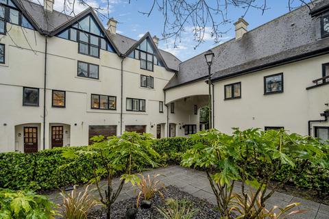Carew Road, Northwood
