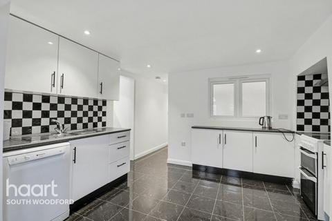 1 bedroom maisonette for sale, Chelmsford Road, South Woodford