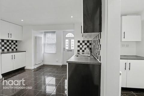 1 bedroom maisonette for sale, Chelmsford Road, South Woodford
