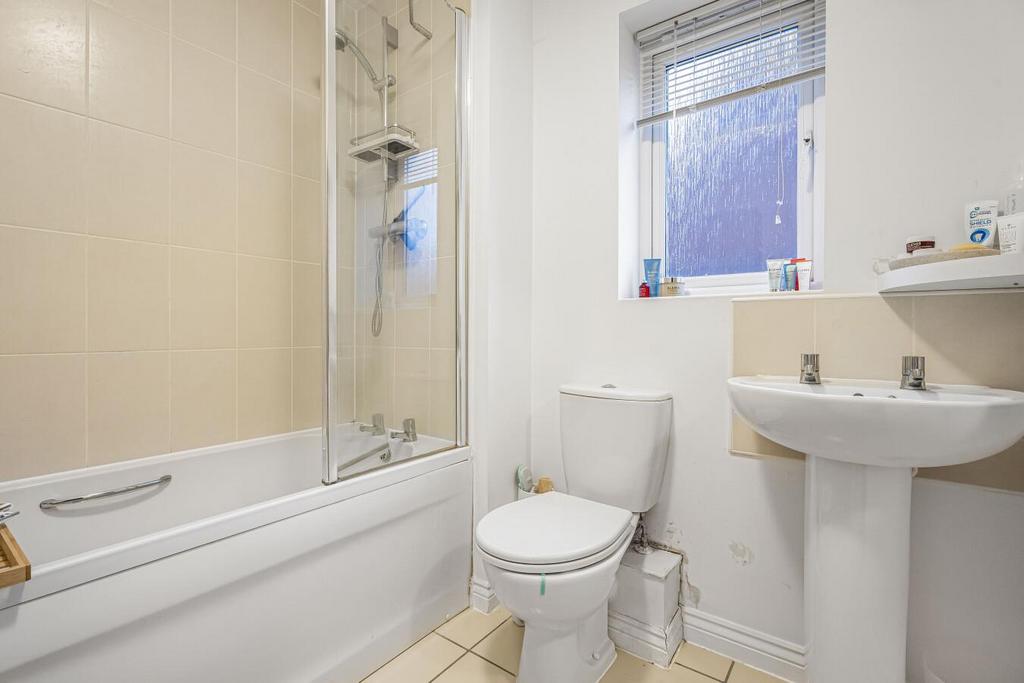 Bathroom 2.jpg