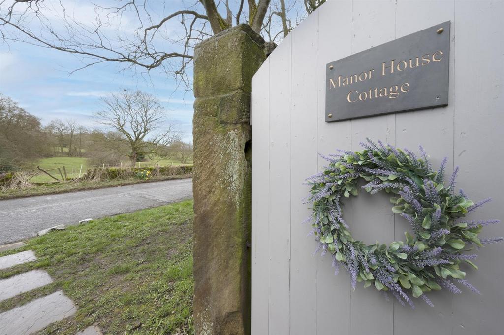 Manor House Cottage gate.jpg
