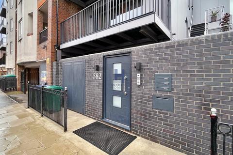 2 bedroom flat to rent, Uxbridge Road, London, W5