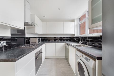 4 bedroom terraced house to rent, Southway, London SW20