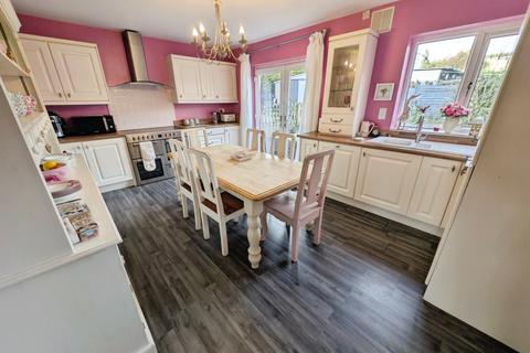 3 bedroom semi-detached house for sale, Highlands Lane, West Yorkshire HX2
