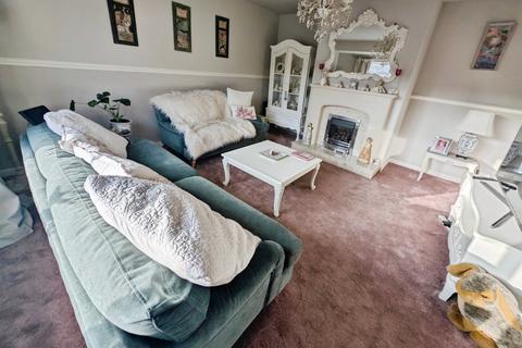 3 bedroom semi-detached house for sale, Highlands Lane, West Yorkshire HX2