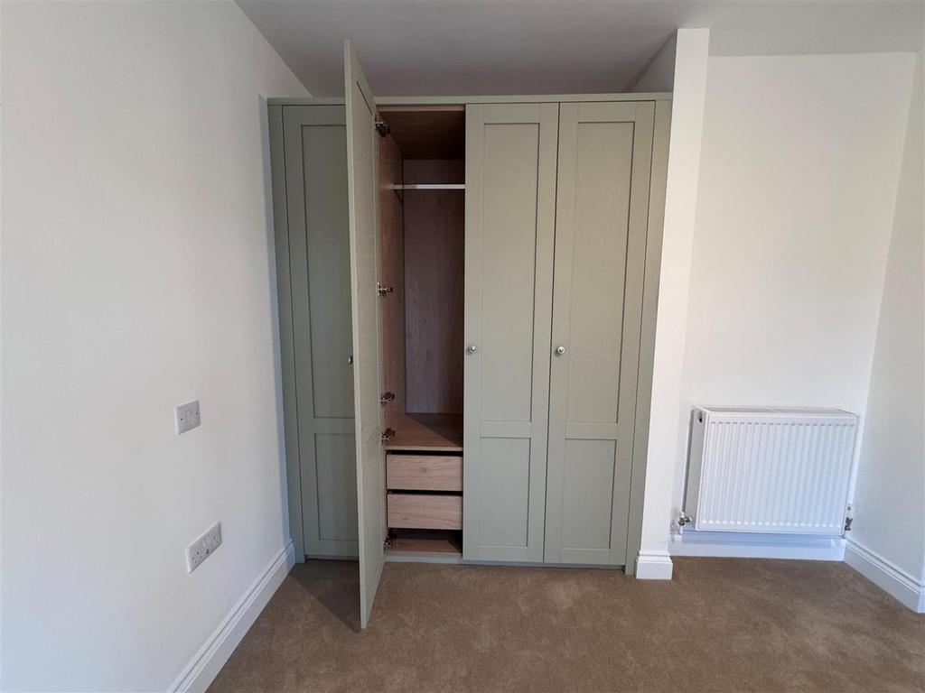 Fitted wardrobes bedroom 3.jpg
