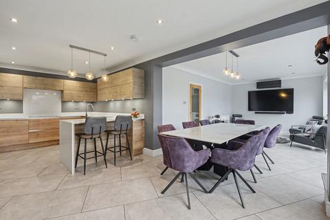 5 bedroom detached house for sale, Tunbury Avenue, Chatham ME5