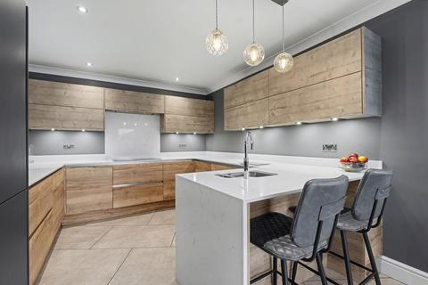 5 bedroom detached house for sale, Tunbury Avenue, Chatham ME5