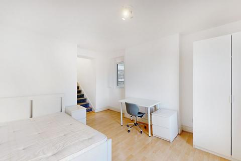 2 bedroom flat to rent, Milton Road, London W3