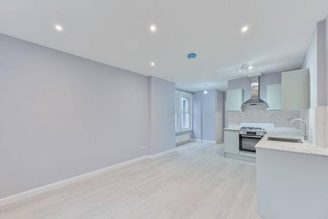 2 bedroom flat to rent, Gilbey Road, Tooting Broadway, London, SW17