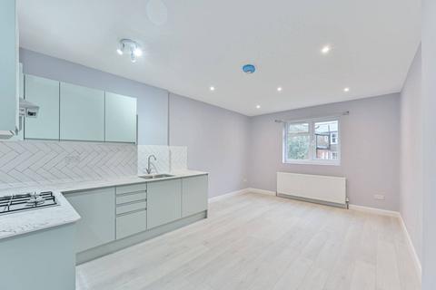 2 bedroom flat to rent, Gilbey Road, Tooting Broadway, London, SW17