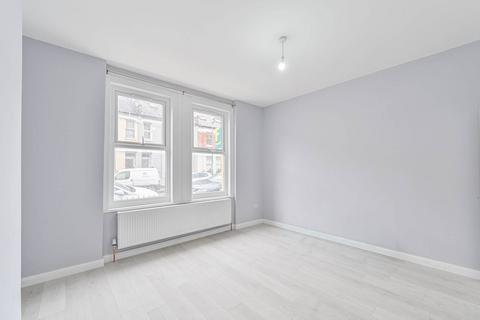 2 bedroom flat to rent, Gilbey Road, Tooting Broadway, London, SW17