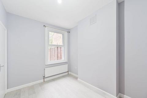 2 bedroom flat to rent, Gilbey Road, Tooting Broadway, London, SW17