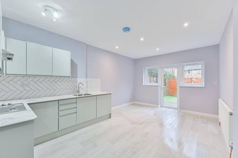 2 bedroom flat to rent, Gilbey Road, Tooting Broadway, London, SW17