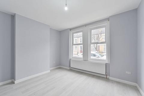 2 bedroom flat to rent, Gilbey Road, Tooting Broadway, London, SW17