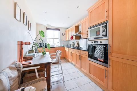 2 bedroom flat to rent, Shaftesbury Court, Borough, London, SE1