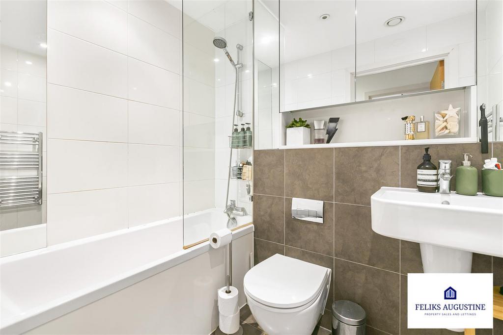 Bathroom 2.jpg