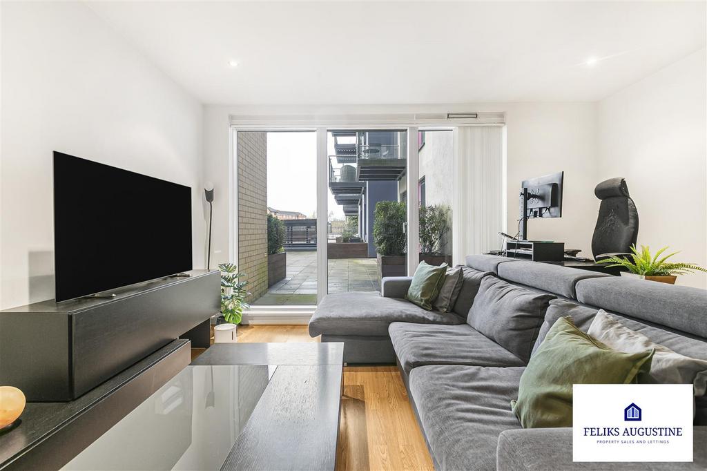Living Room 3.jpg
