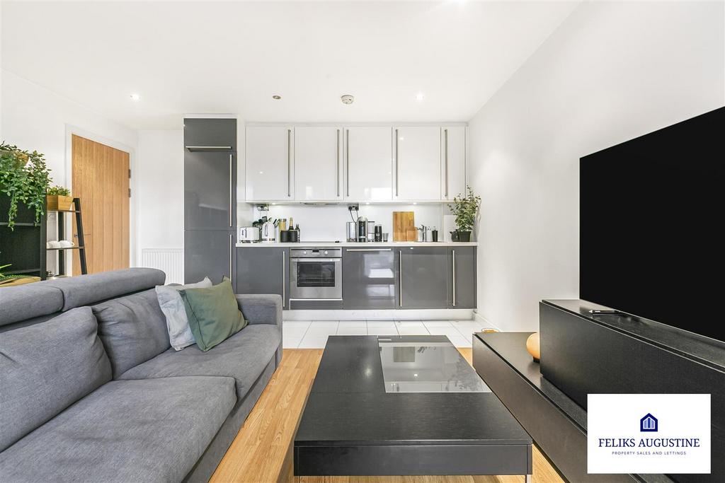 Living Room 1.jpg