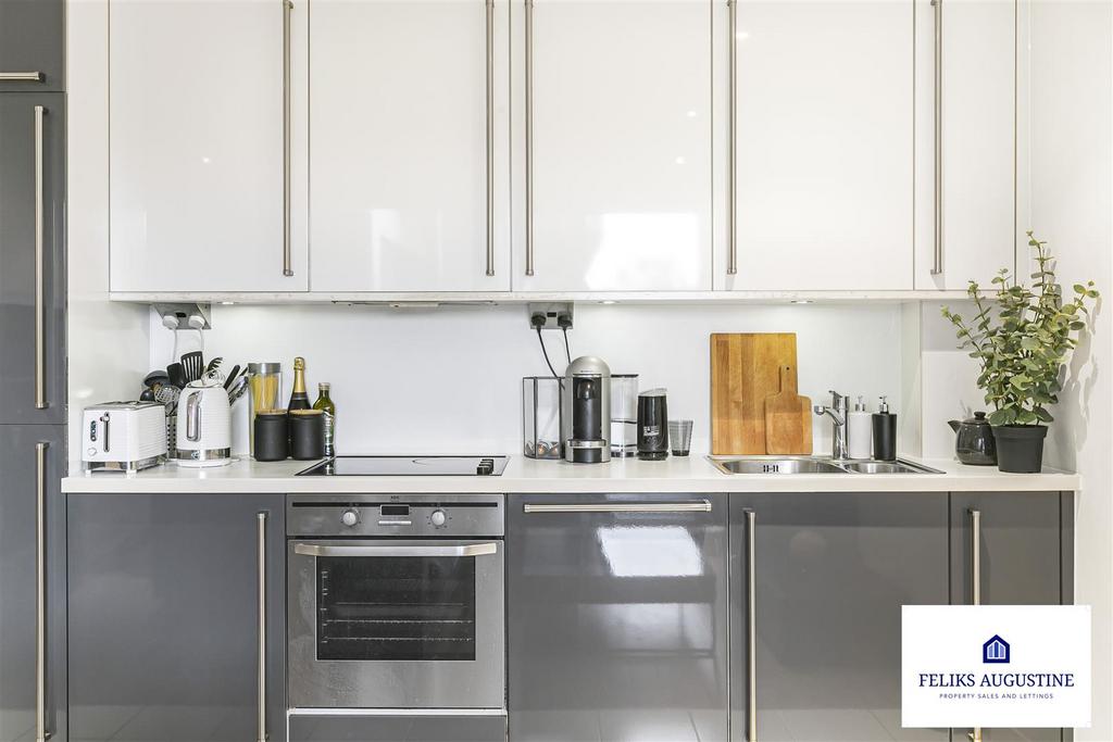 Kitchen 1.jpg