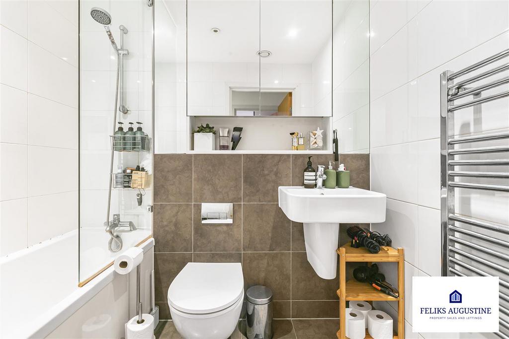 Bathroom 1.jpg