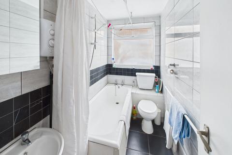 2 bedroom flat for sale, Carlton Court, Hulse Road, SO15 2JZ