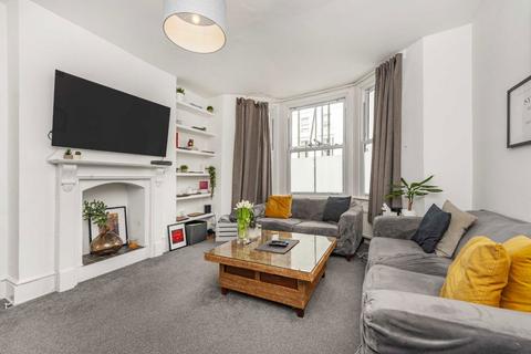 2 bedroom flat to rent, Fernlea Road, London SW12