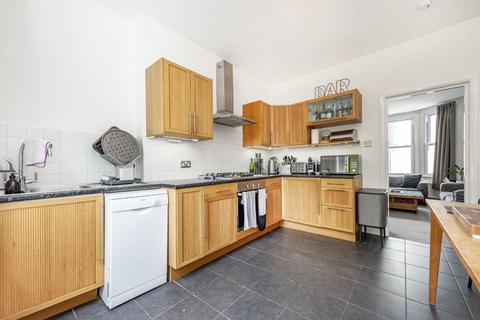 2 bedroom flat to rent, Fernlea Road, London SW12