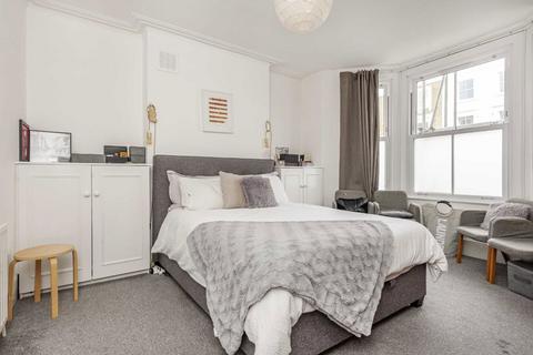 2 bedroom flat to rent, Fernlea Road, London SW12