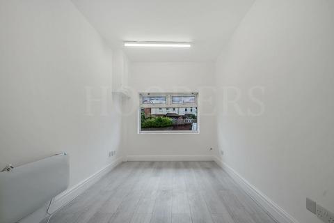 Studio to rent, Dudden Hill Lane, London, NW10