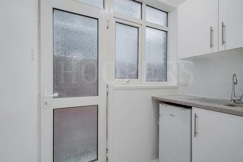 Studio to rent, Dudden Hill Lane, London, NW10