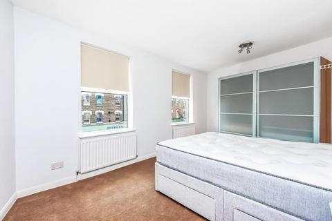 2 bedroom apartment to rent, Lavender Hill, London SW11