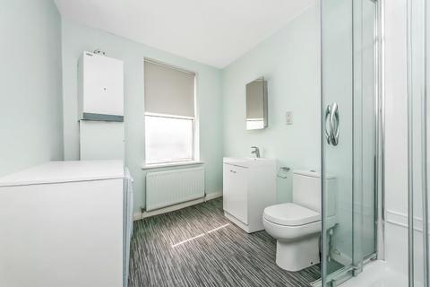 2 bedroom apartment to rent, Lavender Hill, London SW11
