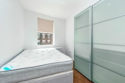 2 bedroom apartment to rent, Lavender Hill, London SW11