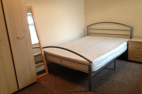 3 bedroom semi-detached house to rent, Flat 7 - 17 Birchfields Road