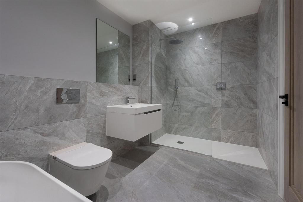 D0276 101 W heath rd flat3m Bath.jpg