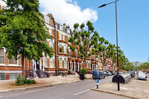 Studio to rent, Sutherland Avenue, London W9