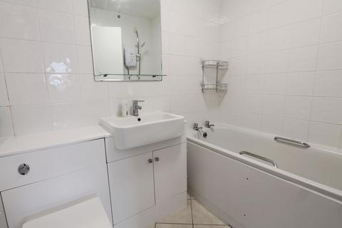 2 bedroom flat for sale, Huxley Close, Northolt, UB5