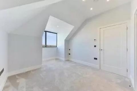 3 bedroom flat for sale, Cowdrey Road, London SW19