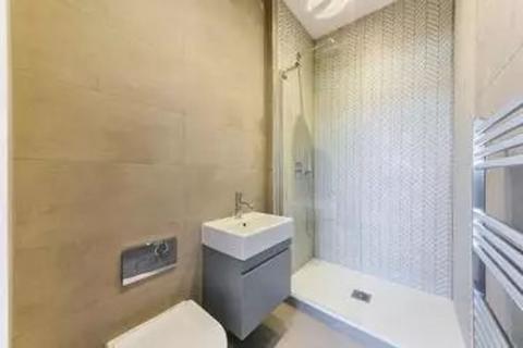 3 bedroom flat for sale, Cowdrey Road, London SW19