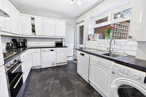 2 bedroom maisonette for sale, West Ewell KT19