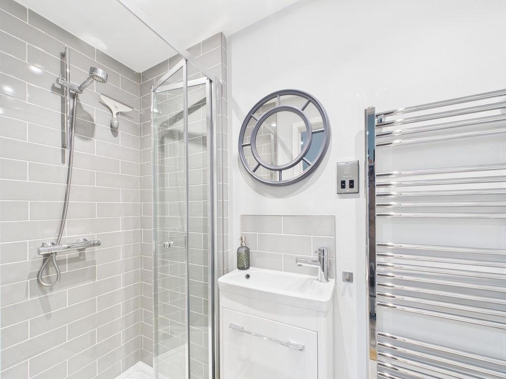 10 Oaks Court Thorpeness IP16 4 FF En Suite Shower