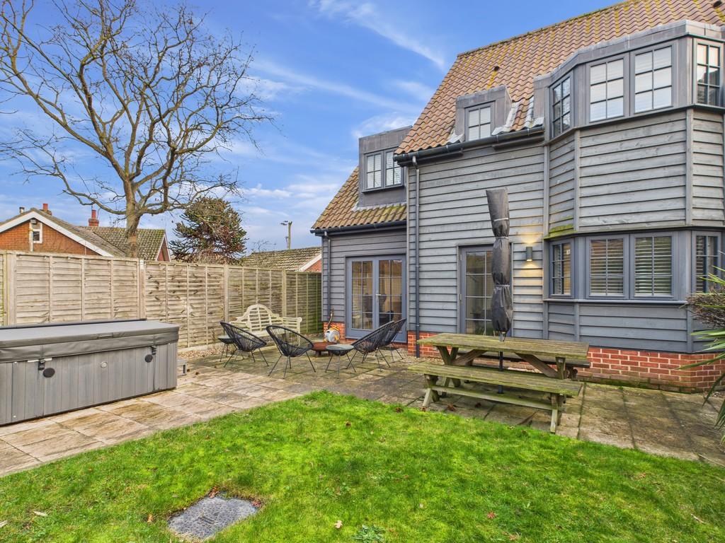 10 Oaks Court Thorpeness IP16 4 FF Garden