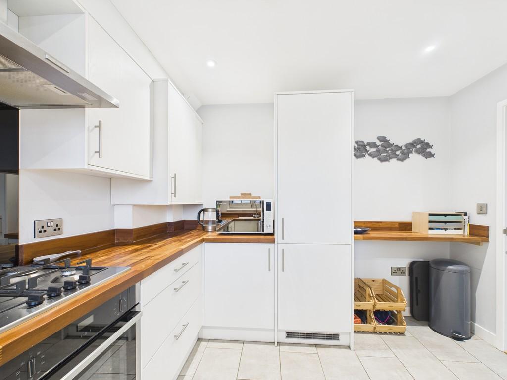 10 Oaks Court Thorpeness IP16 4 FF Kitchen 2
