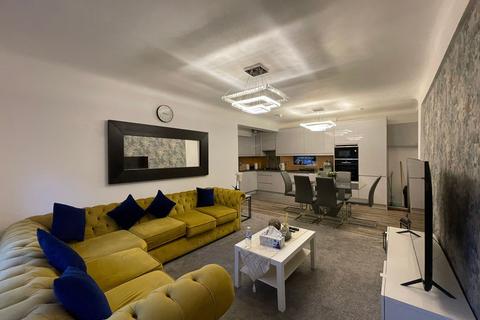 3 bedroom flat to rent, 145 Fulham Road, London SW3
