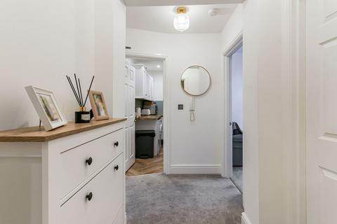 2 bedroom ground floor flat for sale, Bassett House, Knyveton Road