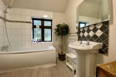 1 bedroom in a house share to rent, London SW16