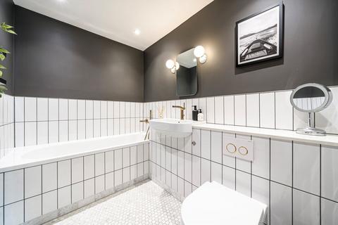 2 bedroom flat for sale, Nunhead Lane, London SE15