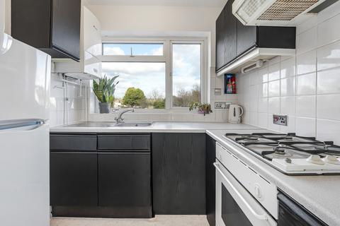 2 bedroom maisonette for sale, Woodcote Close, Kingston Upon Thames KT2